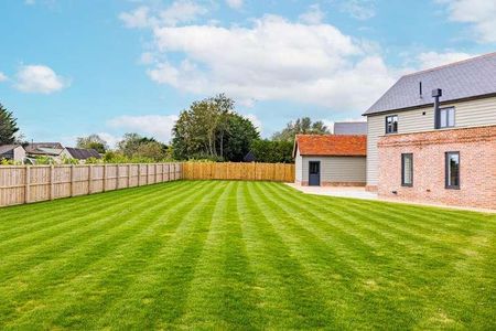 Lindsell, Dunmow, CM6 - Photo 3