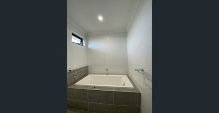 Welcome home to your new Home - Spacious 4 bedroom “Stradbroke” complete with a large backyard. - Photo 4