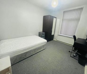 1 bedroom in a house share to rent - Photo 3