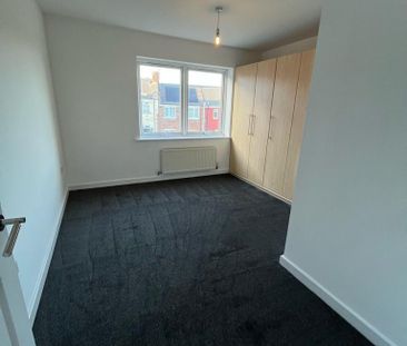 2 bedroom semi-detached house to rent - Photo 2