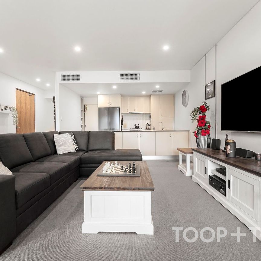 Luxury City Living with Parkland Views - Photo 1