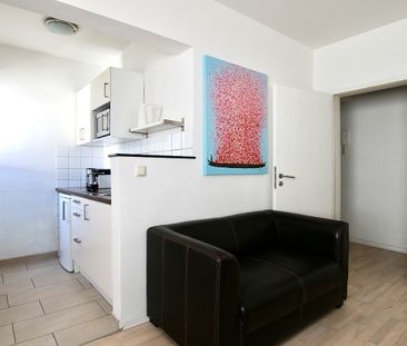 Modern möbliertes Apartment mit Aufzug im Herzen von Köln - Photo 1