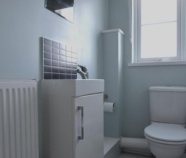 2 bedroom semi-detached house to rent - Photo 2