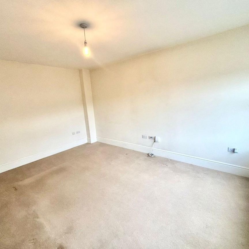 3 bedroom House To Let Total Size: 1054 SQ FT - Photo 1