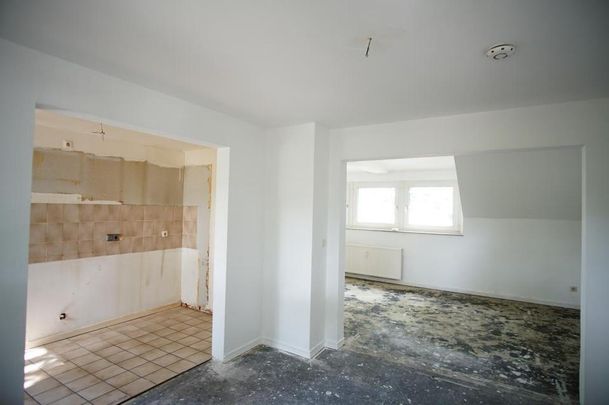 ERSTBEZUG nach Sanierung + Einzug ab 01.03.2026 möglich! - Foto 1