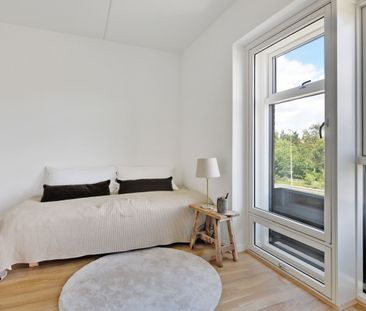 Lækker og stilfuld 4-værelses lejlighed med altan, stor stue og cen... - Photo 3