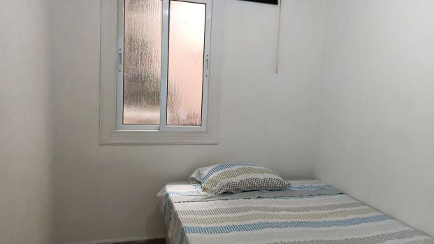 Room in shared apartment in L'Hospitalet de Llobregat - Foto 1