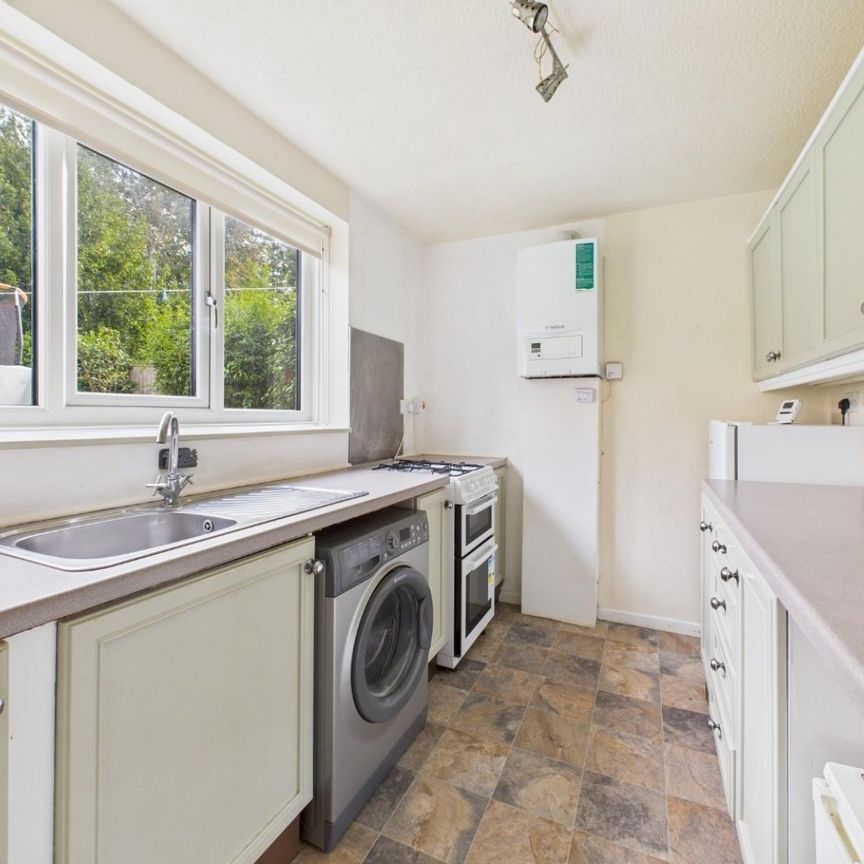 2 bedroom Flat To Let - Photo 1