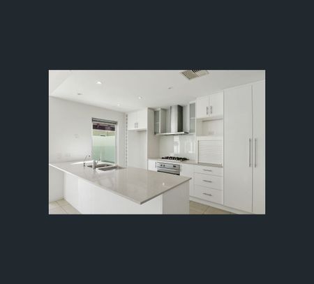 A/1 Komodo Court, Kawana Island, Qld 4575 - Photo 2
