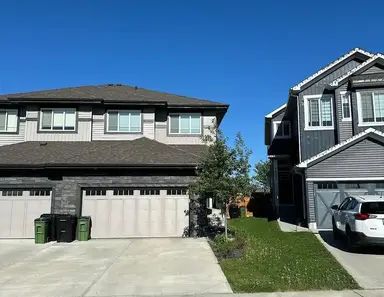Cozy 3 bedroom half duplex in highly sought out Neighbourhood of Keswick | 1974 Kroetsch Crescent SW, Edmonton - Photo 1