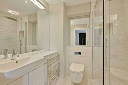 Spacious and very luxurious apartment in the heart of Farnham. - Photo 5