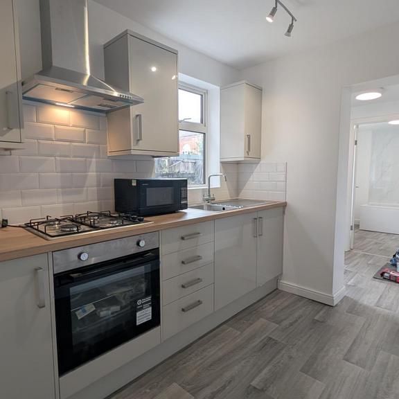 3 bedroom semi-detached house to rent - Photo 1