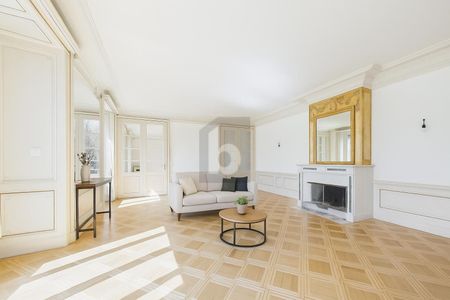 HAUSSMANNIEN ET DE STANDING AVEC VUE À CHAMPEL - Photo 4