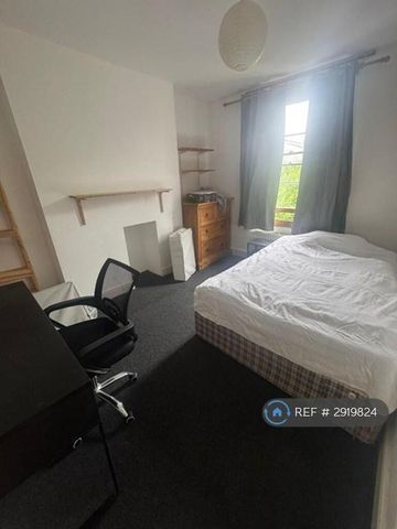 6 bedroom terraced house to rent - Photo 3