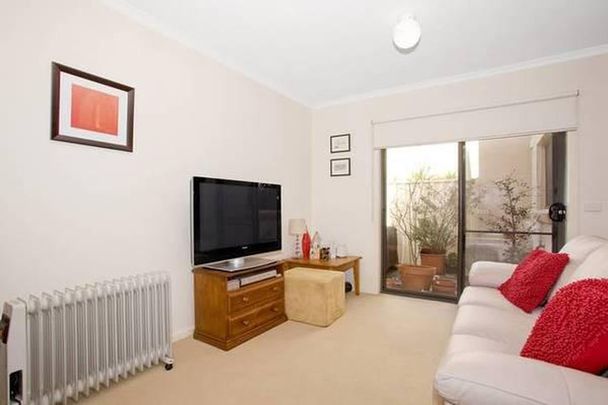 30 Lincoln Mews, Kensington VIC 3031 - Photo 1