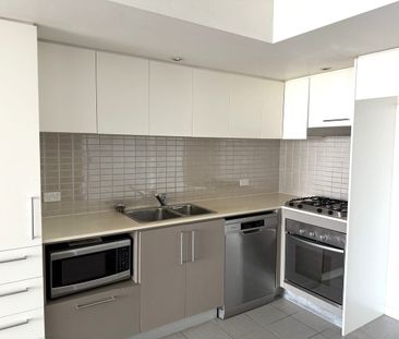 1 Bedroom + Study Level 11 - Mantra Residences @ Southport Central - Photo 4