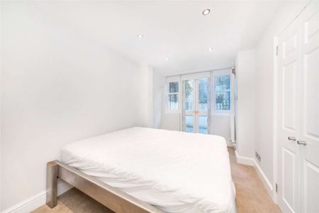 Two bedroom apartment enjoying a private garden and benefitting form close proximity to the shops, bars and restaurants of the Fulham Road. - Photo 4