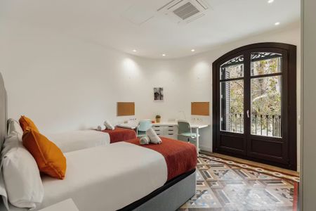 Carrer de Balmes, Barcelona, Catalonia 08007 - Photo 3