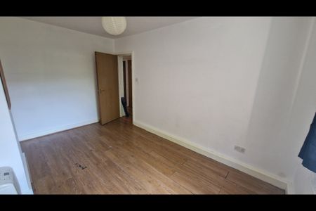 2 Bed Flat, Redmires Court, M5 - Photo 2