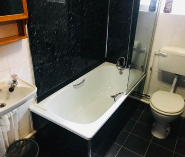 3 bedroom flat to rent - Photo 1