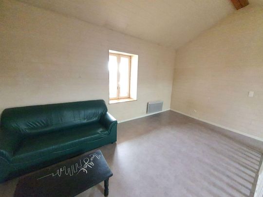Location Appartement 3 pièces 94m² CHALAMONT 01320 - Photo 1