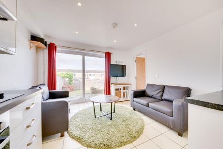 6 bedroom house to rent - Photo 2