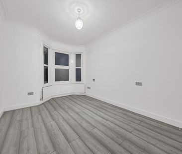 3 Bed Terraced House, Francis Avenue, IG1 - Photo 5