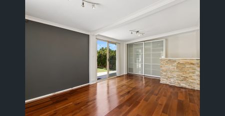 White picket charmer with modern comforts - Photo 5