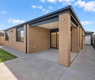 Modern Family Living in Clyde North - Photo 2