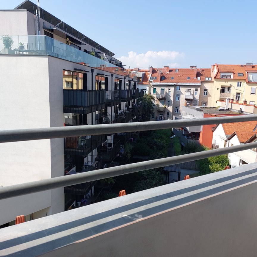 WUNDERSCHÖNE ALTBAU DG-WOHNUNG MIT VIEL FLAIR NAHE TU MIT BALKON - Photo 1