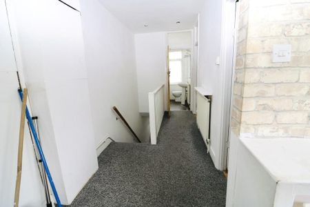 3 bedroom maisonette to rent - Photo 2