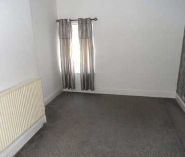 3 bedroom end of terrace house to rent - Photo 4