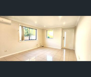 Secure Four Bedroom Family Duplex!! - Photo 6