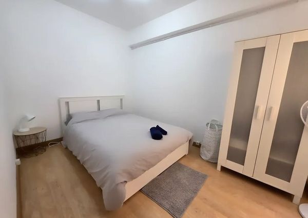 Calle de la Reina Mercedes, Madrid, Community of Madrid 28020