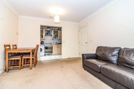 2 bedroom flat to rent - Photo 2