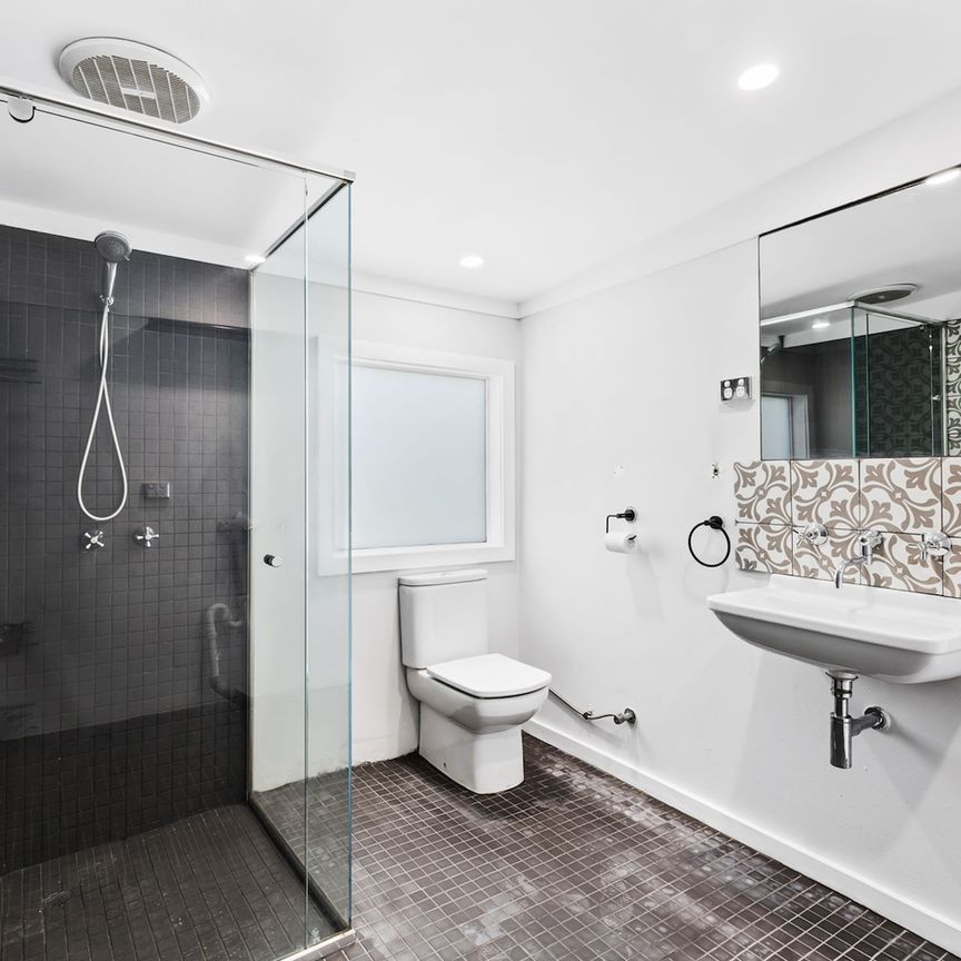 44 Danks Street, Albert Park. - Photo 1