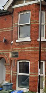 Room in a Shared House, Thackeray Road, SO17 - Photo 4