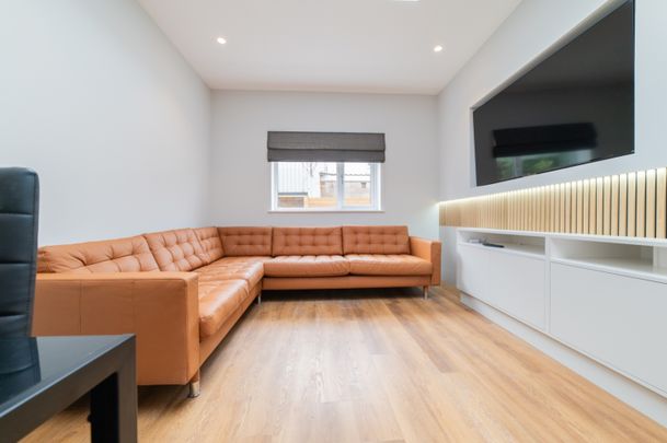 Llanbleddian Gardens, Cathays - Photo 1