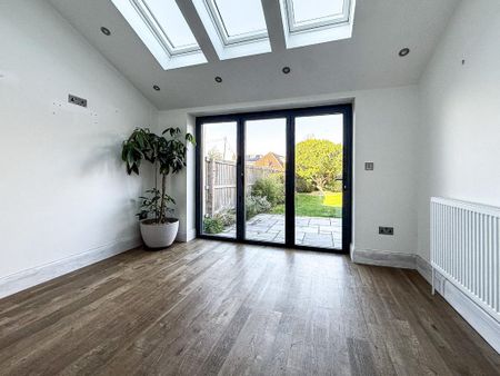 3 bedroom semi-detached house to rent - Photo 2