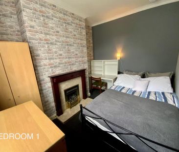 4 bedroom terraced house to rent - Photo 3