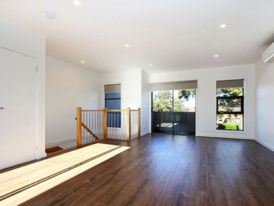 2/14 Croft Crescent, Reservoir VIC 3073 - Photo 1