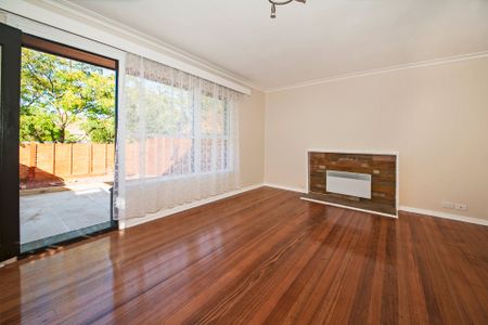 One bedroom with courtyard – close to Glen Huntly Road - Photo 4