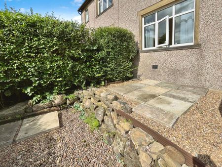 3 bedroom semi-detached house to rent - Photo 3