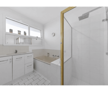 Spacious 3 Bed room Family Home! - Photo 5