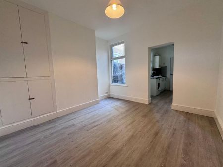 2 bedroom terraced house to rent - Photo 2