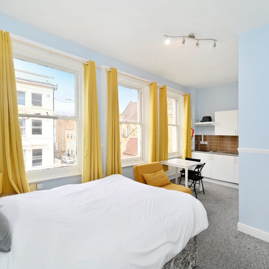 Castletown Road, West Kensington - Photo 1