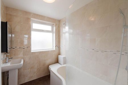 3 bedroom semi-detached house to rent - Photo 3