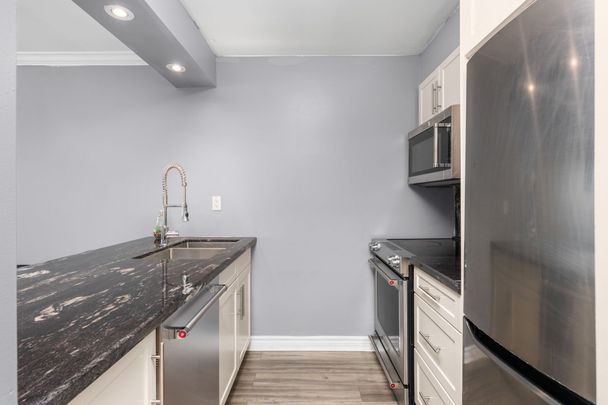 For Lease - 889 Bay Street Unit# 409, Toronto, Ontario - Photo 1