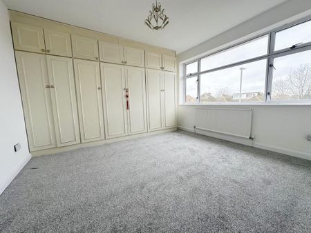 Semi Detached House - Photo 2