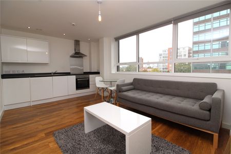 1 bedroom Flat To Rent - Photo 2